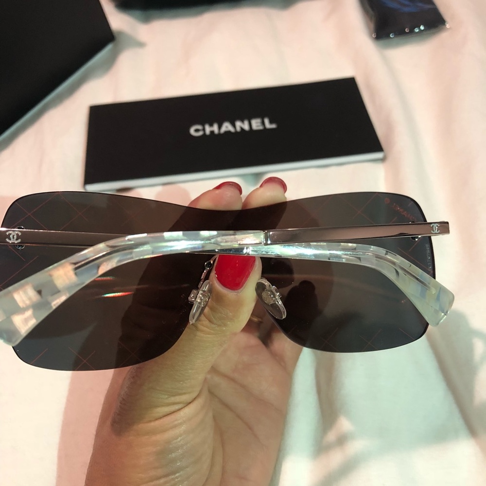 SOLD!!!! AUTHENTIC CHANEL SUNNIES Airline runway❤️ - Picture 6 of 7